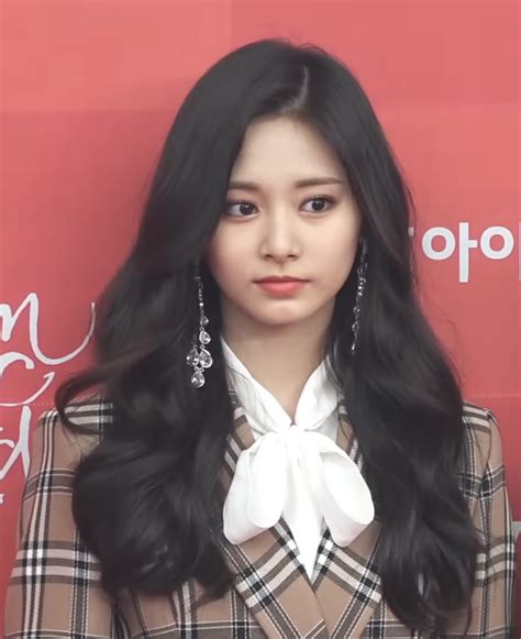 twice tzuyu age